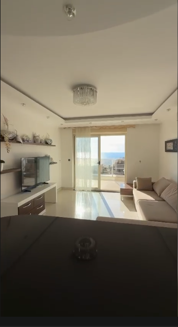 Просторная меблированная квартира 1+1 у моря в комплексе Yenisey 4, Mahmutlar Аланья