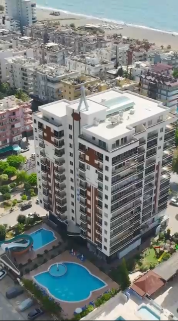 Просторная меблированная квартира 1+1 у моря в комплексе Yenisey 4, Mahmutlar Аланья