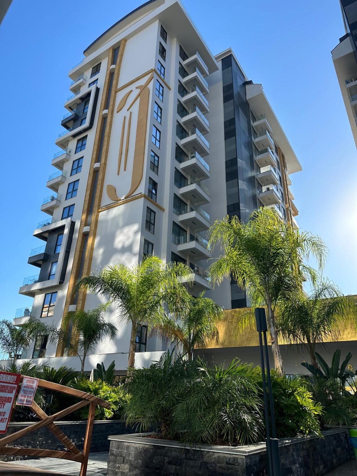 Элитная квартира 2+1 с прямым видом на море в комплексе Cebeci Towers, Махмутлар