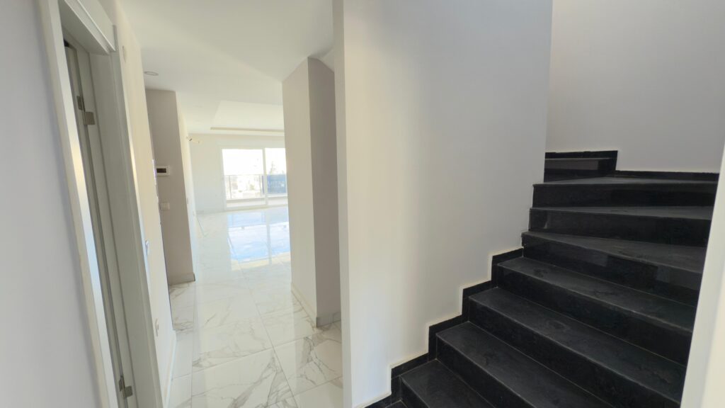 Продается дуплекс 3+1 в жилом комплексе LETO 2 RESIDENCE в районе Махмутлар, Аланья.
