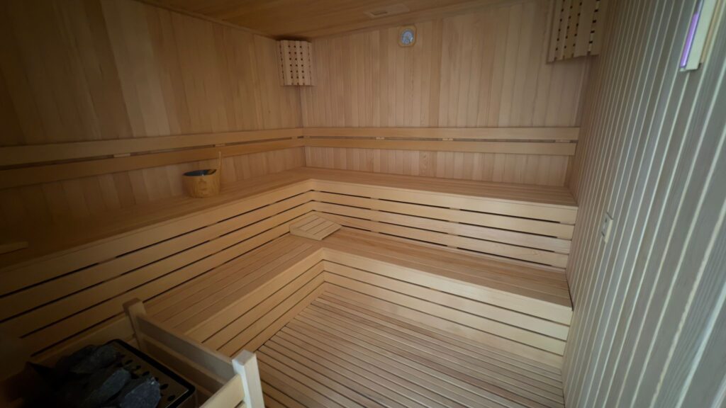 В МАХМУТЛАРЕ, АЛАНИЯ, в престижном ЖИЛОМ КОМПЛЕКСЕ YAZAR 9 RESIDENCE продается роскошная, полностью меблированная двухуровневая квартира формата 3+1