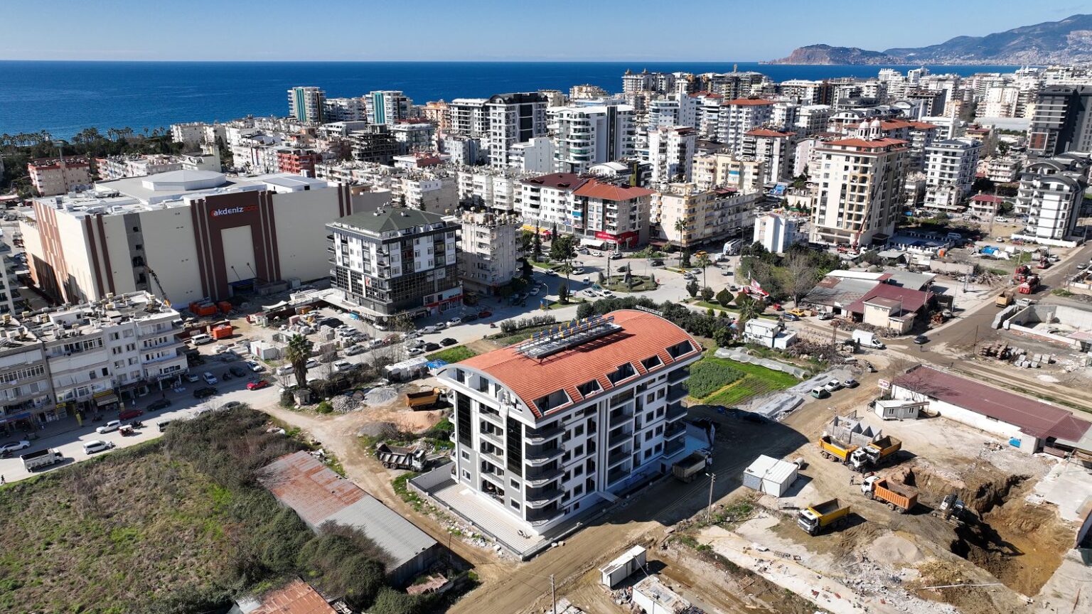 В МАХМУТЛАРЕ, АЛАНИЯ, в престижном ЖИЛОМ КОМПЛЕКСЕ YAZAR 9 RESIDENCE продается роскошная, полностью меблированная двухуровневая квартира формата 3+1