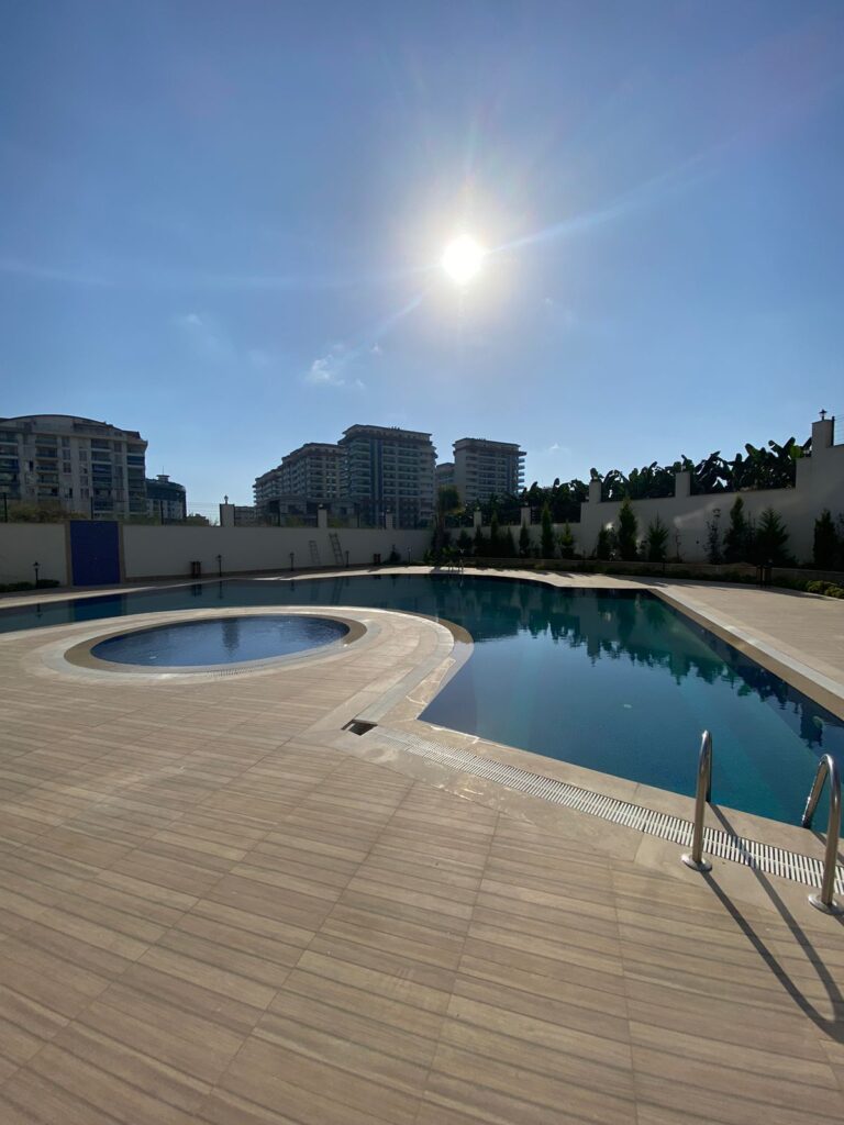 Квартира 1+1 с видом на море в жилом комплексе Travok Tower, район Махмутлар, Аланья