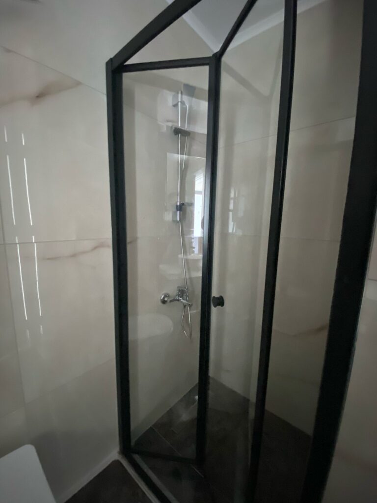 Квартира 1+1 с видом на море в жилом комплексе Travok Tower, район Махмутлар, Аланья