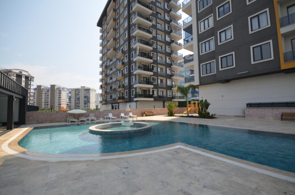 Yenisey Towers: бассейн и корпуса комплекса